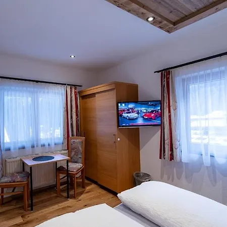 Haus Gisela Pensión *